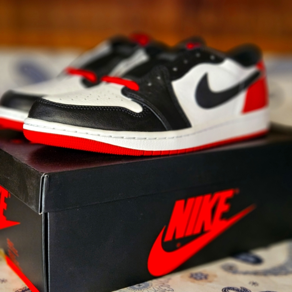 NIKE